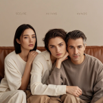 Ilustrasi pasangan dewasa dengan ekspresi emosional berbeda yang merepresentasikan attachment style